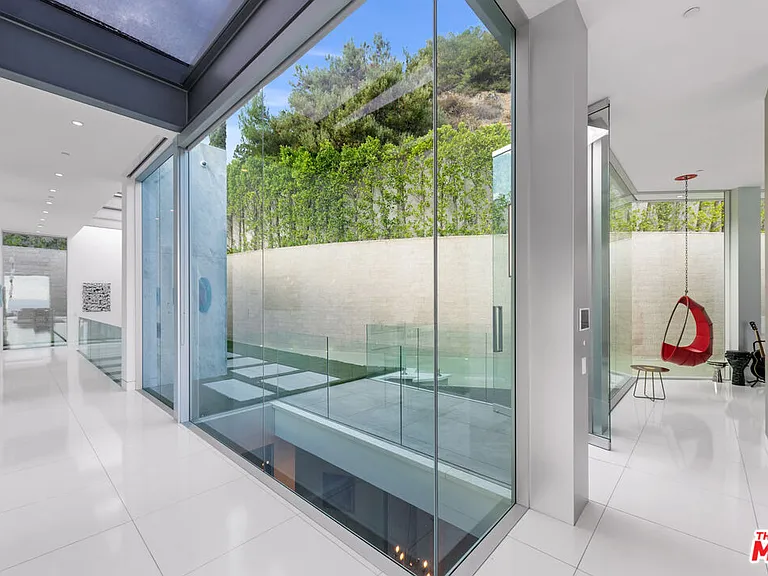 1814 N Doheny Dr — Photo 53