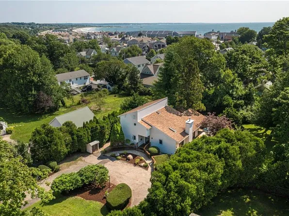 40 Robinson St, Narragansett, RI 02882