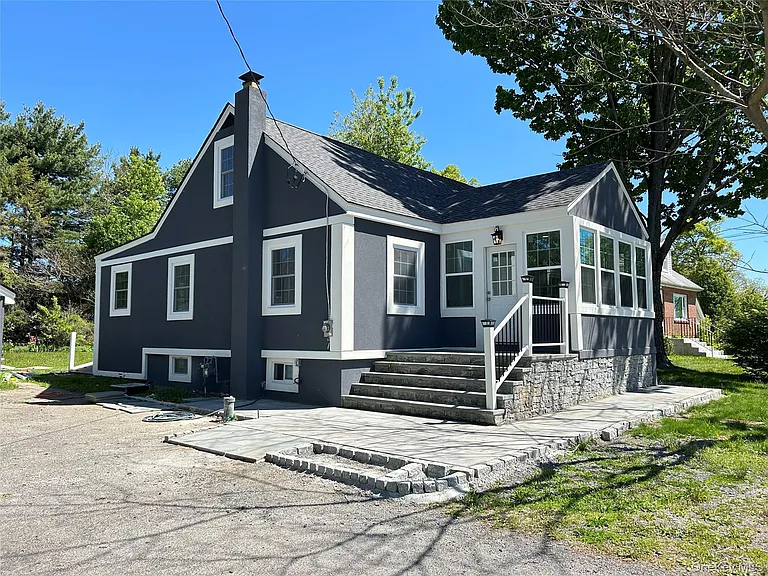 346 Meadow Ave — Photo 1