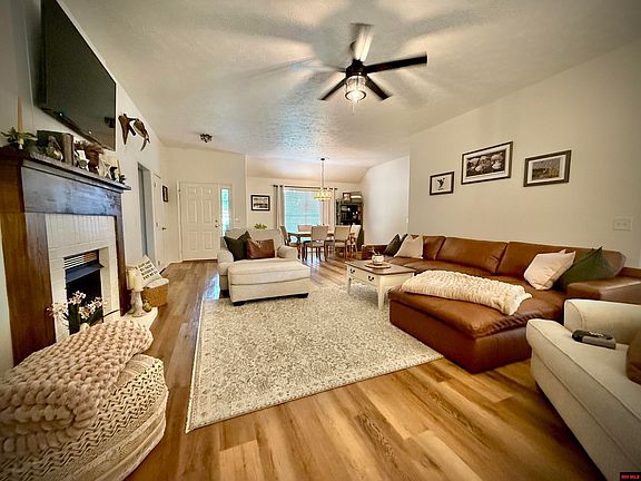 3rd image of 1403 Inverness Dr
