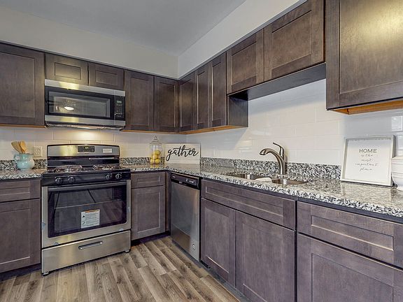5th image of 155 Thomas Ln