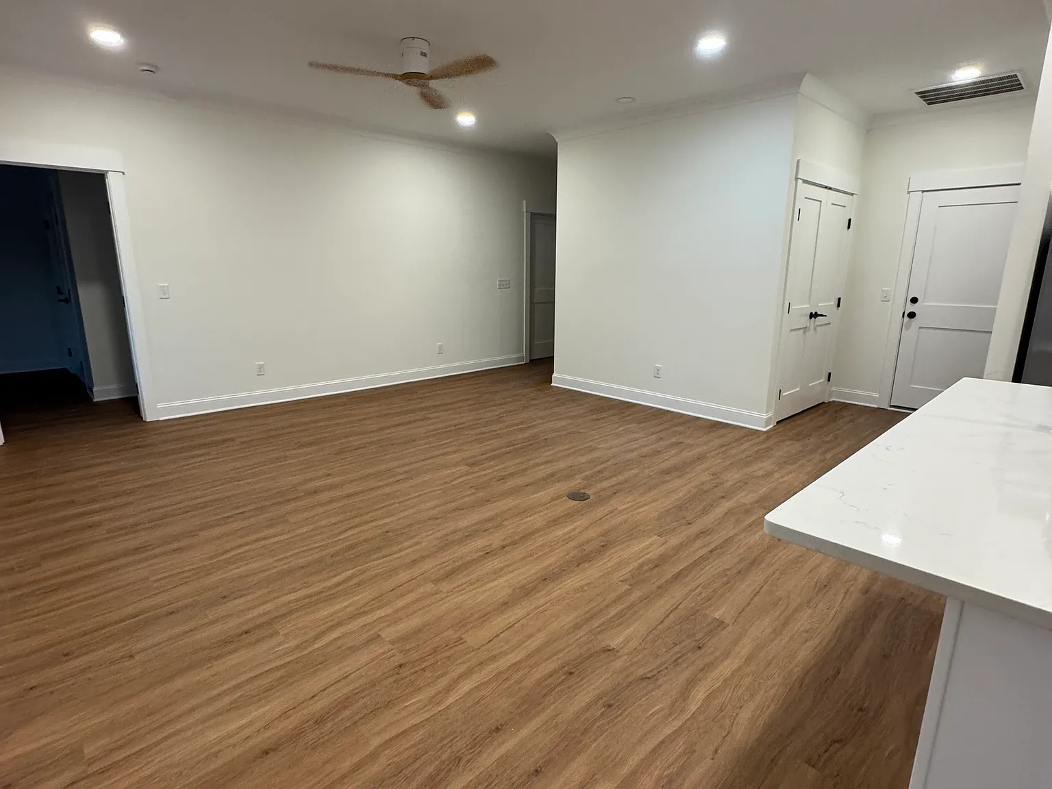2 bed, 2.5 bath, 1228 sqft, $2,150 — Photo 3