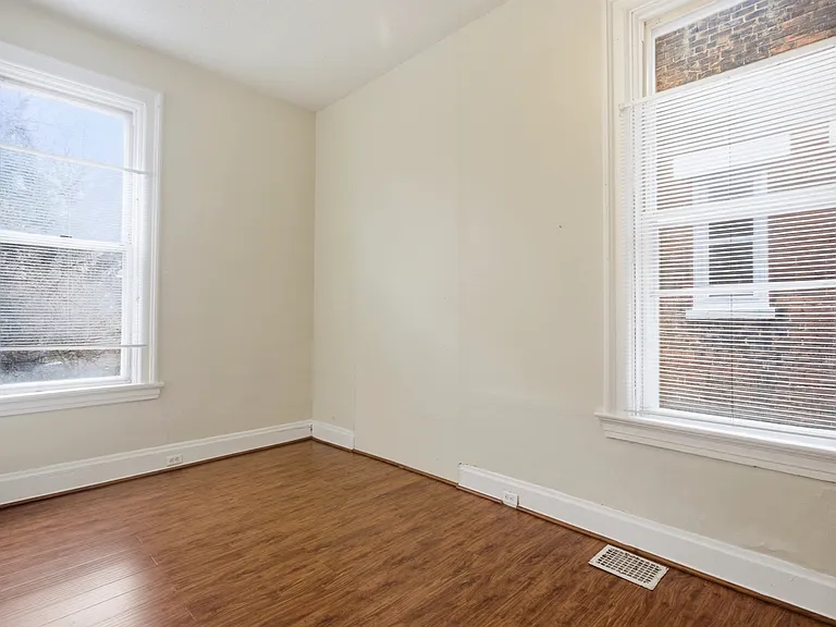122 E University Ave #1 — Photo 5