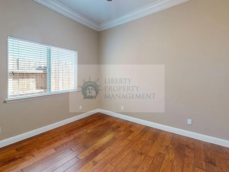 1004 Marigold Ln — Photo 17