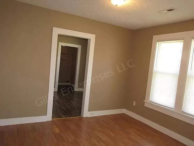 112 Virgil Ave — Photo 5