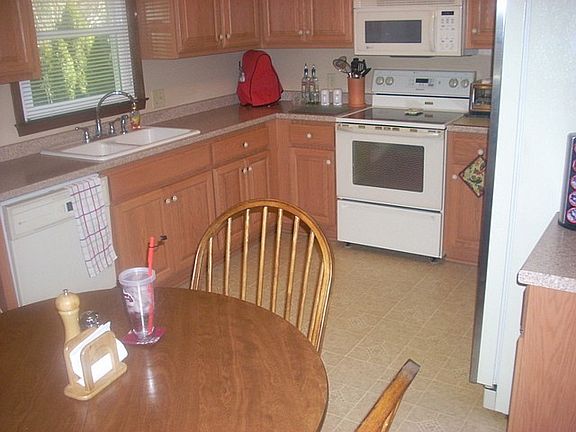 4th image of 406 Hill Crest Way