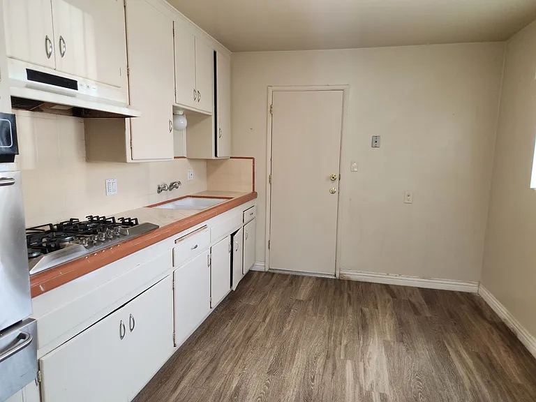 1131 E Lexington Ave — Photo 10