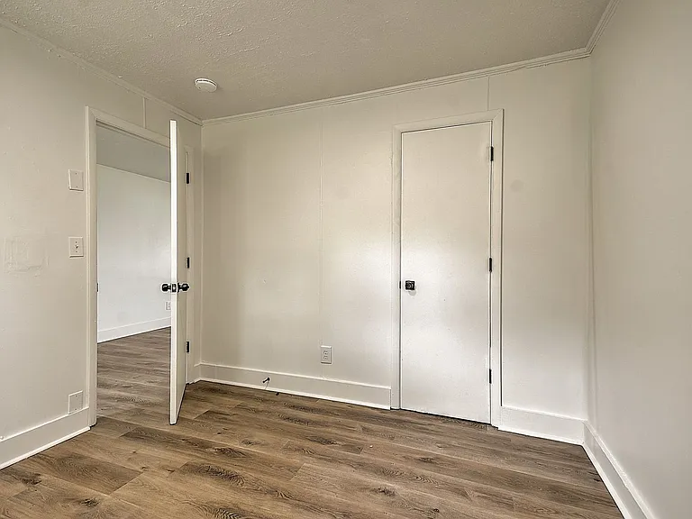 718 W G St — Photo 12