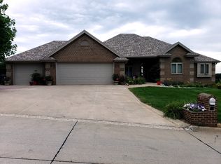 888 Springbrook Dr, Hinton, IA 51024