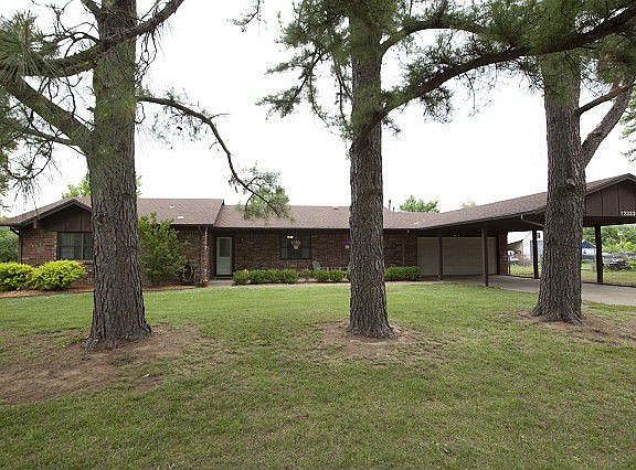 Near Haikey Creek Park, hwy, and new elementary!