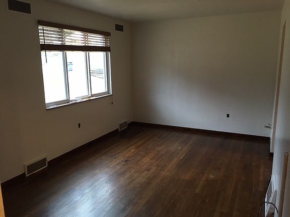 Living Room Empty 1