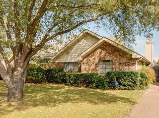 9715 Summerwood Cir, Dallas, TX 75243