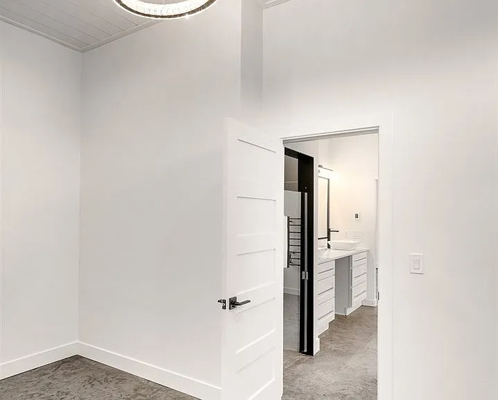 3328 E 55th Ave — Photo 33