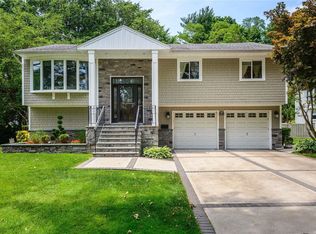 19 Dunhill Rd, New Hyde Park, NY