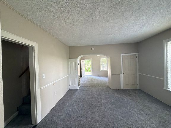 2nd image of 426-428 2nd St NE