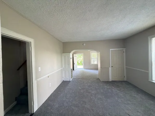 2nd St, 426-428 2nd St NE, Massillon, OH 44646