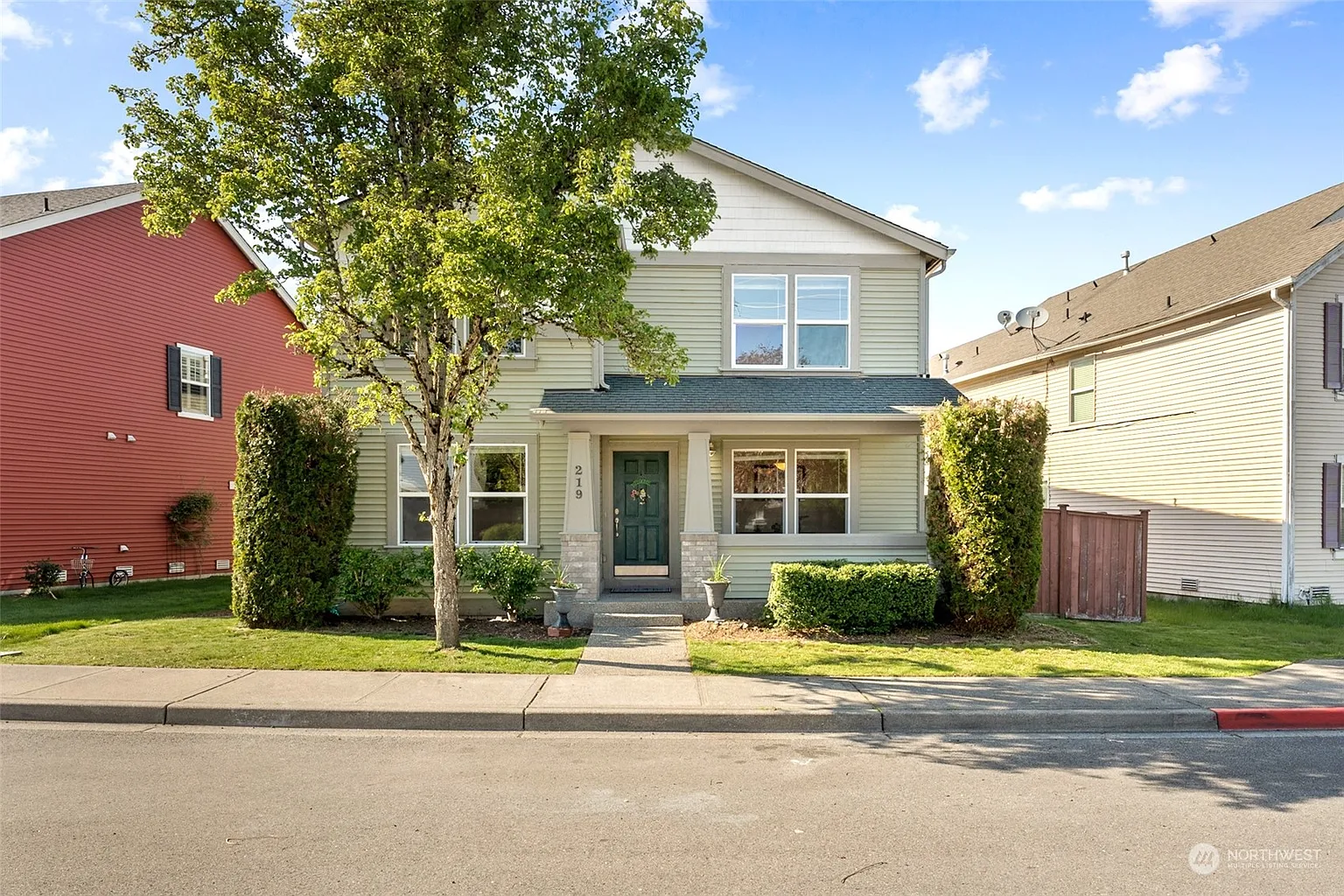 219 Glennwood Place SE photo 1