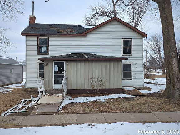 3rd image of 212 Park Dr