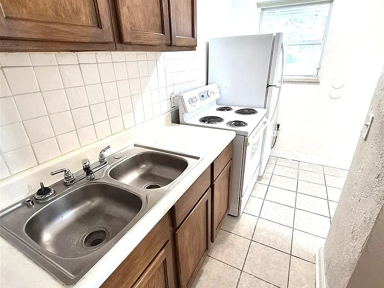 2 Ellis Dr #A — Photo 6