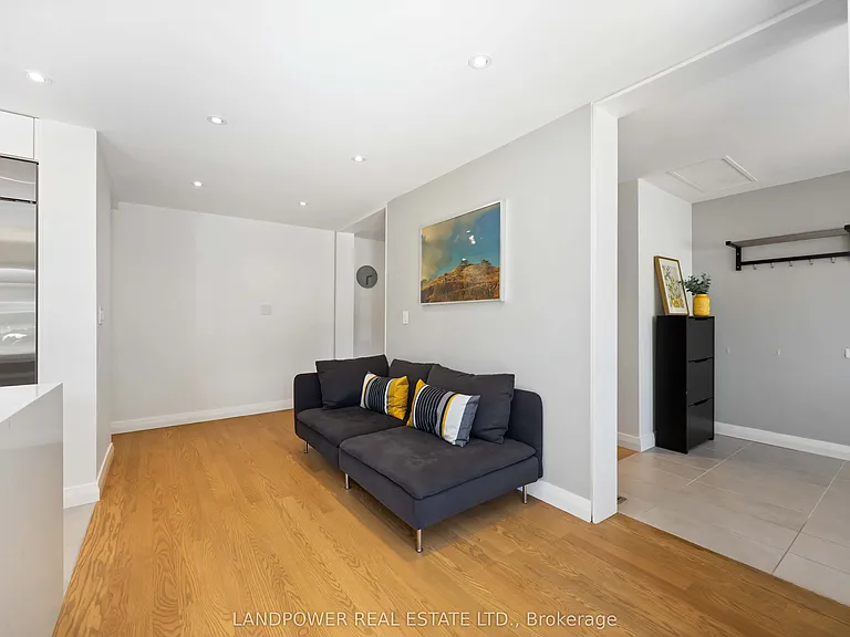 48 Marowyne Dr — Photo 6