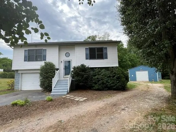 2381 Boardwalk Ct, Lenoir, NC 28645