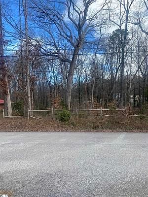 1st image of 162 Oak Hill Dr