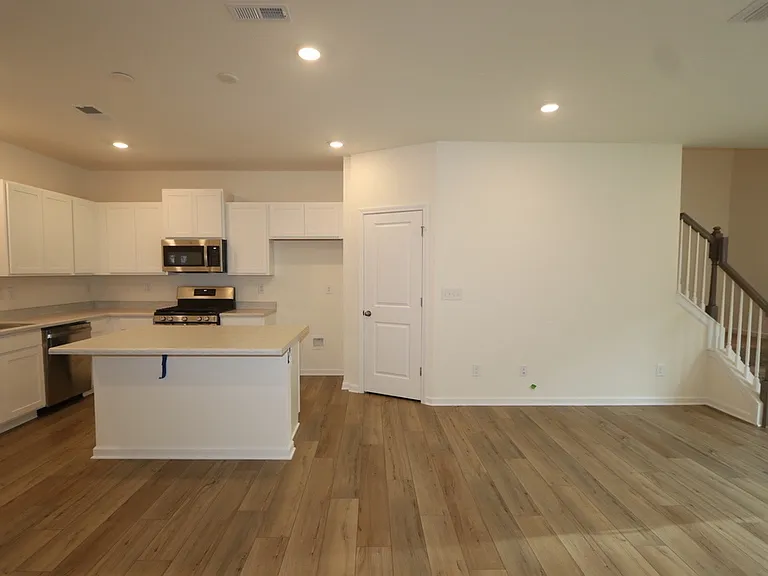 2723 Aubrey St — Photo 4
