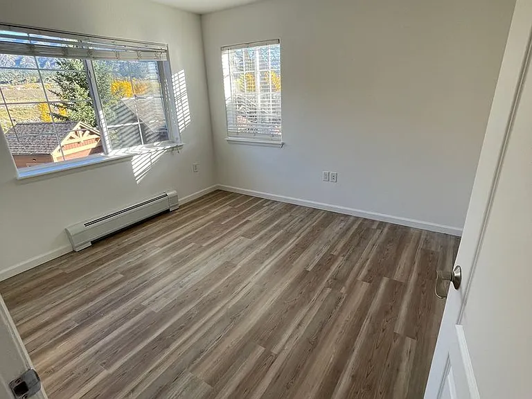 326 Riverview Dr #105 — Photo 6