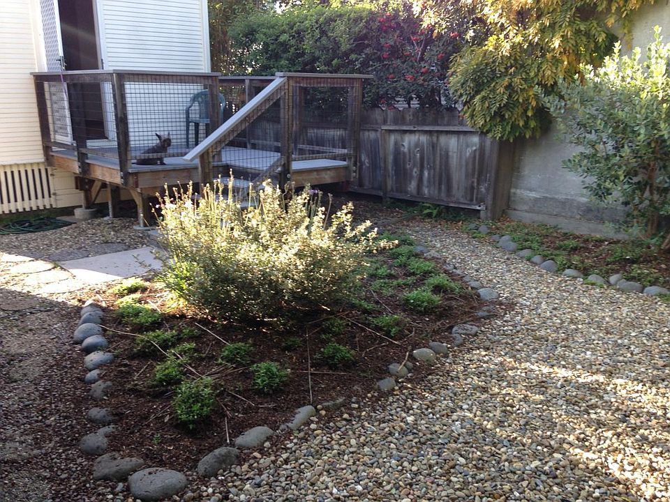 2nd image of 816 Everett St