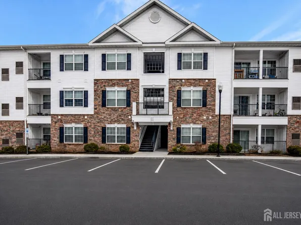 715 Stiller Ln, Monroe Township, NJ 08831