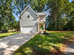 2410 Cedar Ln, Kernersville, NC 27284