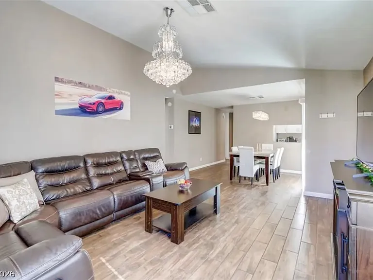 7385 Vireo Dr — Photo 2