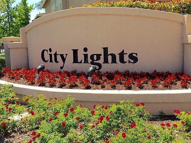 2nd image of 564 Manhattan Pl #Townhome