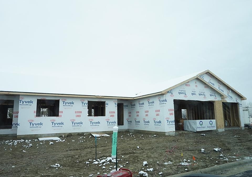 1st image of 2 Twin Pines Ln