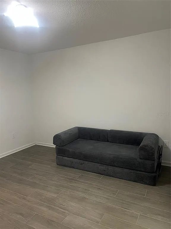 1 bed, 1.0 bath, 2074 sqft, $1,650 — Photo 4