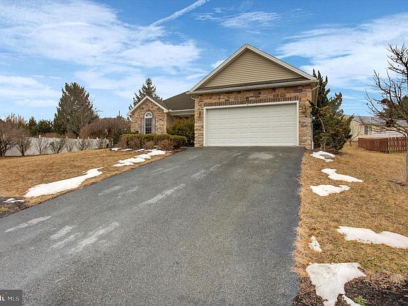 2nd image of 18 Sir William Dr