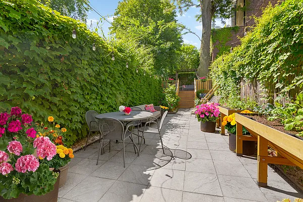 Sold by Compass | media 5