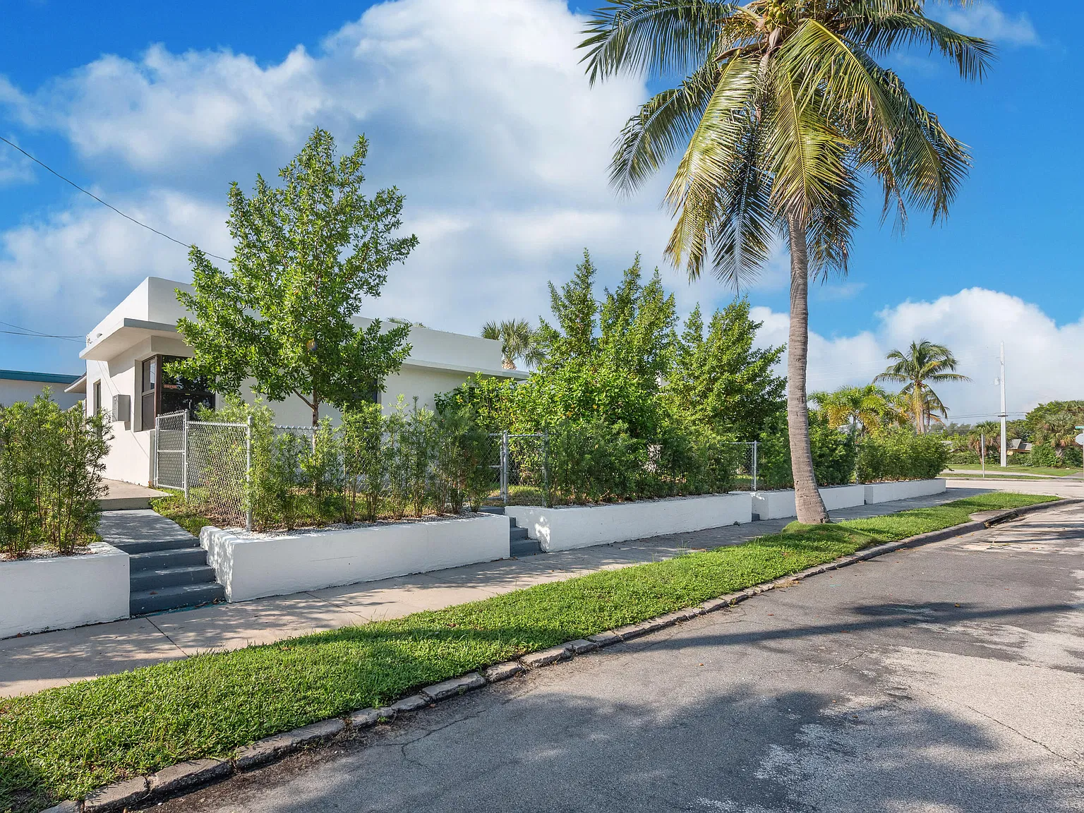 1 bed, 1.0 bath, 500 sqft, $1,700 — Photo 2