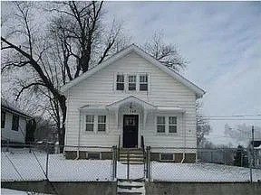 728 Leslie Ave photo 1