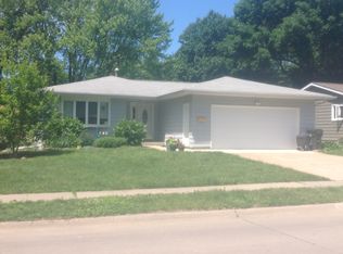 1009 Wylde Green Rd, Iowa City, IA 52246