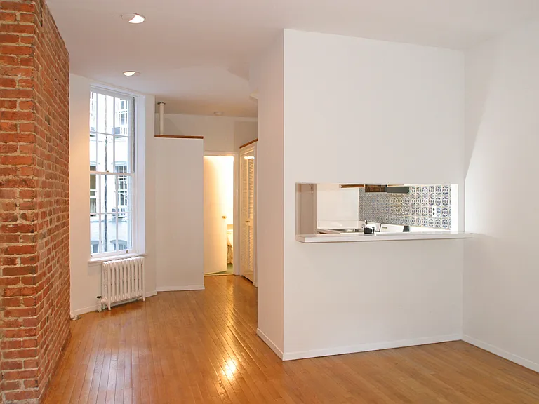 324 E 81st St #3RW — Photo 1