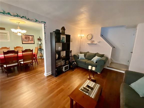3rd image of 164 Marlow Dr