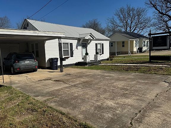 2nd image of 1261 E College Ave