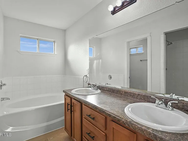 1451 Senda Del Sol Ln — Photo 24