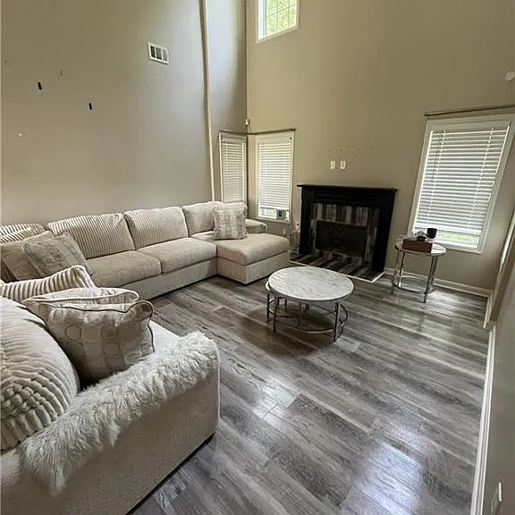 7305 White Oak Way — Photo 2