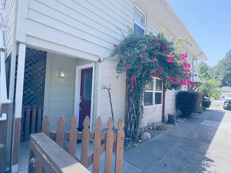 4835 P St #B — Photo 10