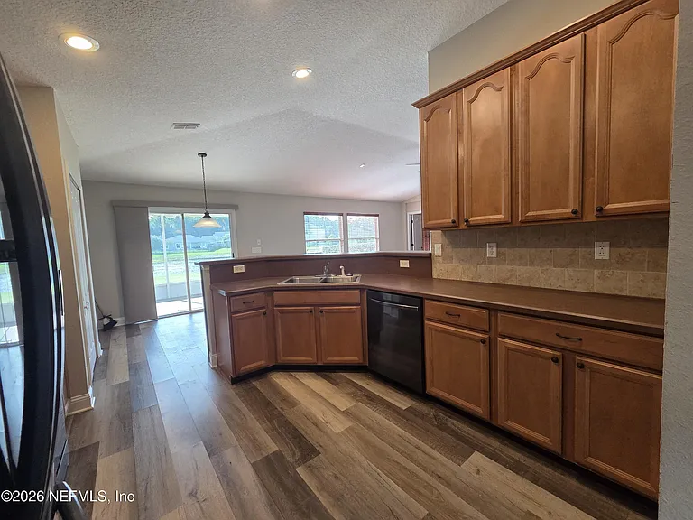 1912 Covemont Ct — Photo 9