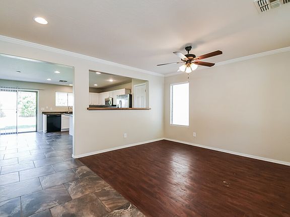 4th image of 1726 E Bradstock Way