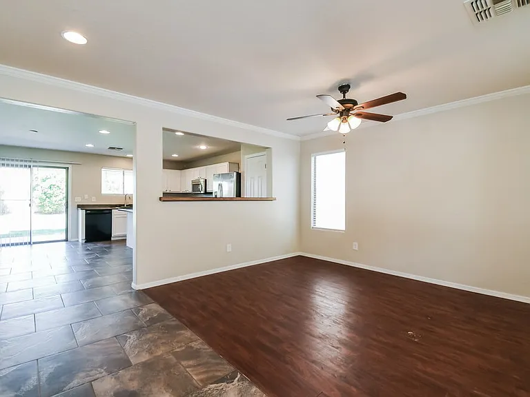 1726 E Bradstock Way — Photo 4