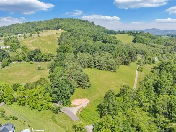 563 Dusty Rock Rd NW, Riner, VA 24149